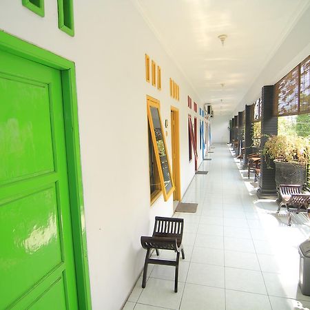Hotel Boegenviel Syariah Lamongan Exterior photo